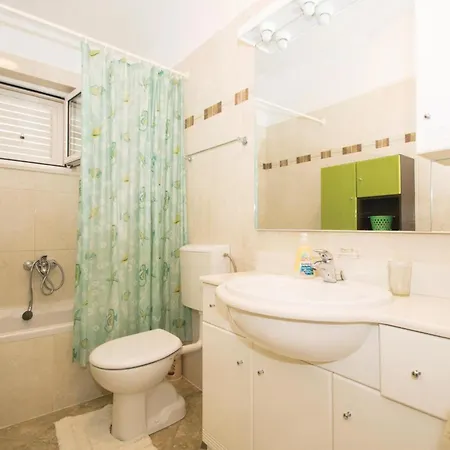 2 Bedroom Cozy In