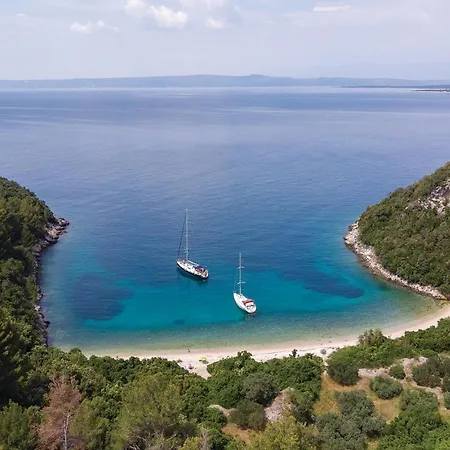 Bb Iii شقة Račišće