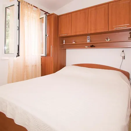 Apartment 2 Bedroom Cozy In Račišće